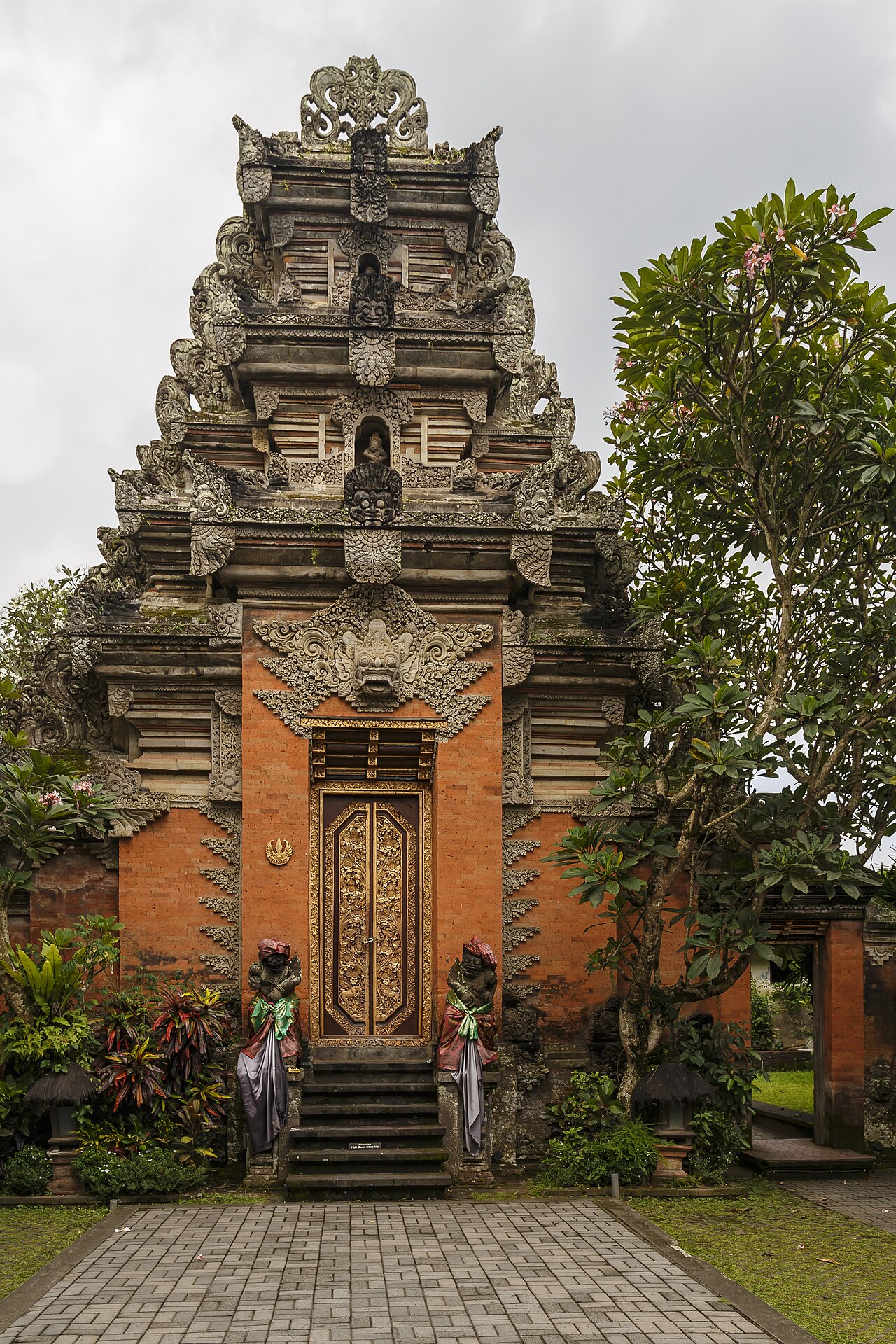 Ubud Bali Indonesia Royal-Palace-Puri-Saren-Agung-01.jpg